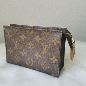 Authentic Louis Vuitton Toiletry 15 monogram