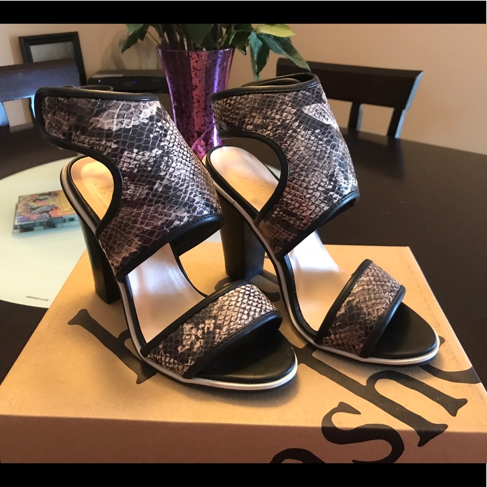 NEW! Sexy Snake Skin Heels