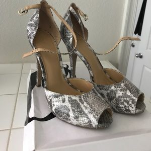 Hidden platform heels