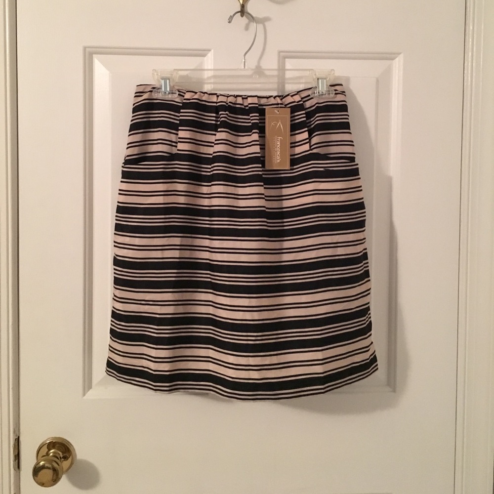 NWT Black and Tan skirt with pockets!
