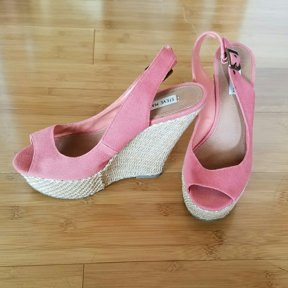 Steve Madden coral canvas wedges
