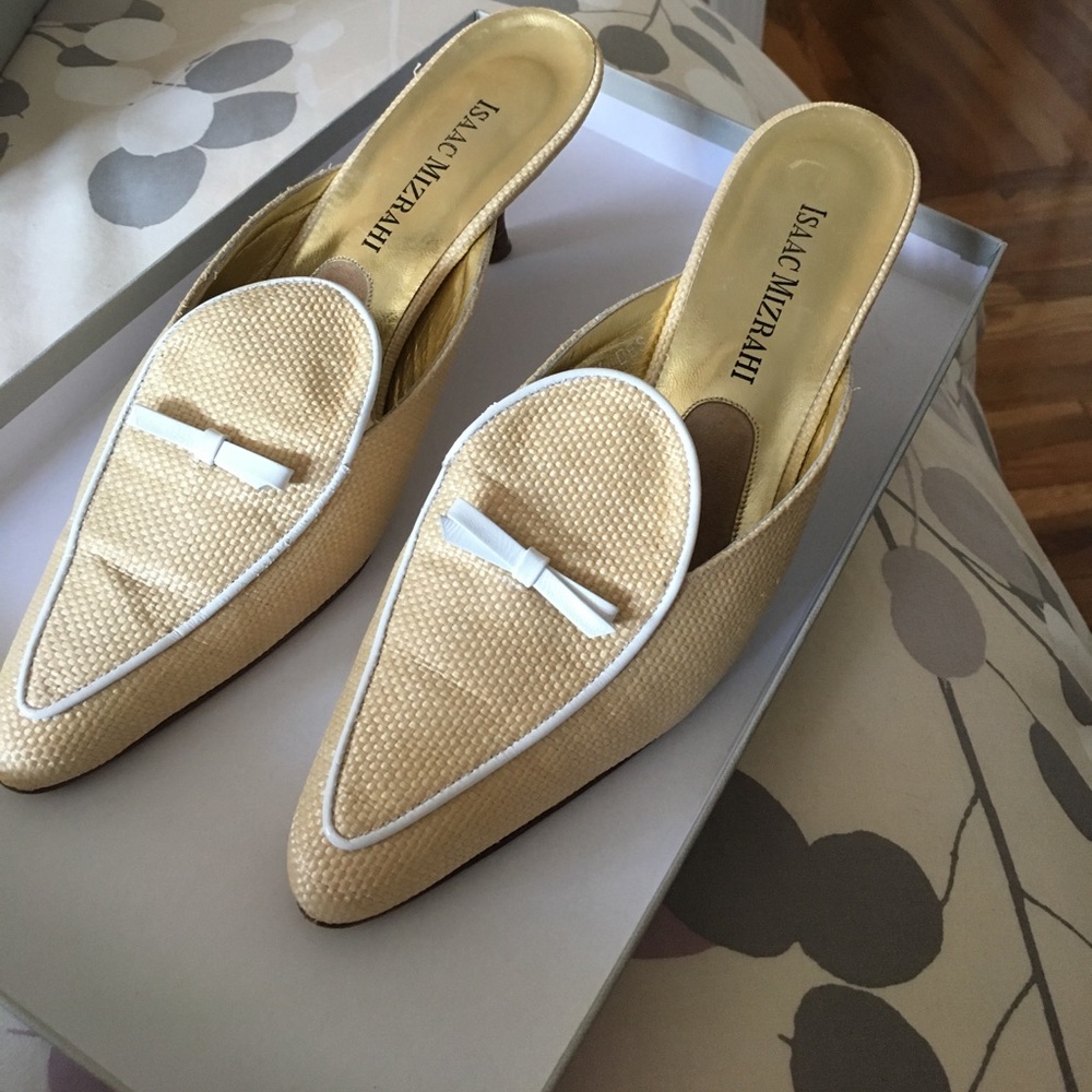 Isaac Mizrahi kitten heels slip ons