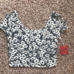Gray and white daisy flower crop top