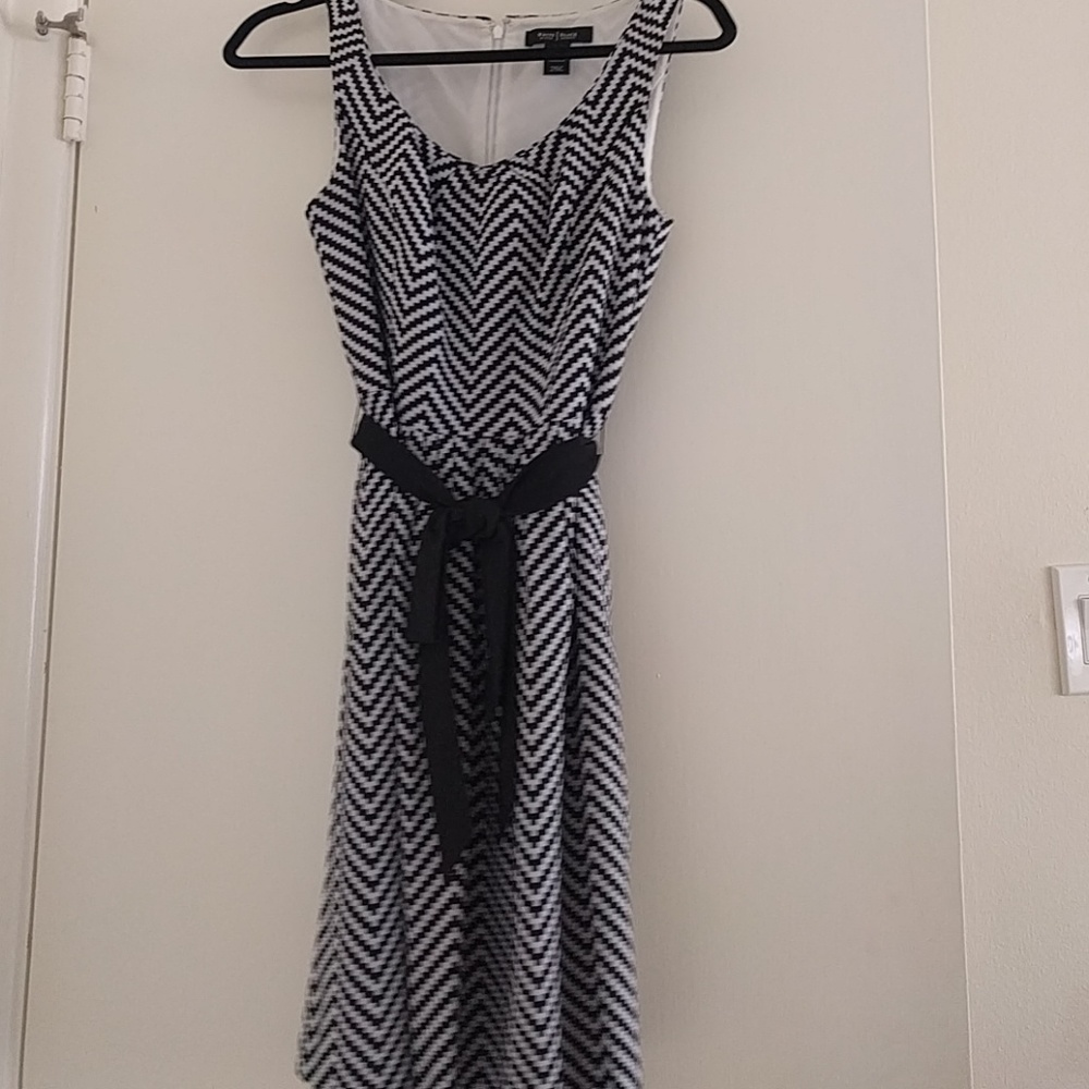 White House Black Market size 2 white black dress
