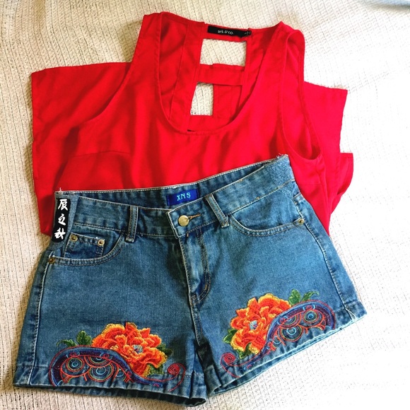 HPπ Embroidered jean shorts - Picture 1 of 5