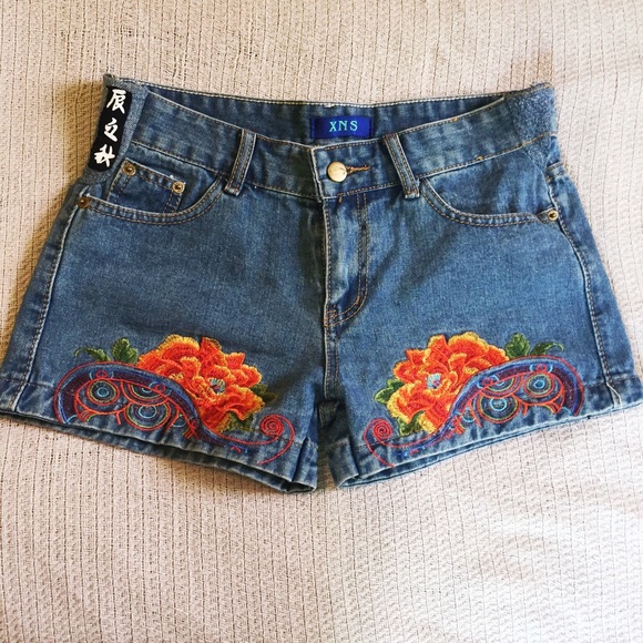 HPπ Embroidered jean shorts - Picture 2 of 5