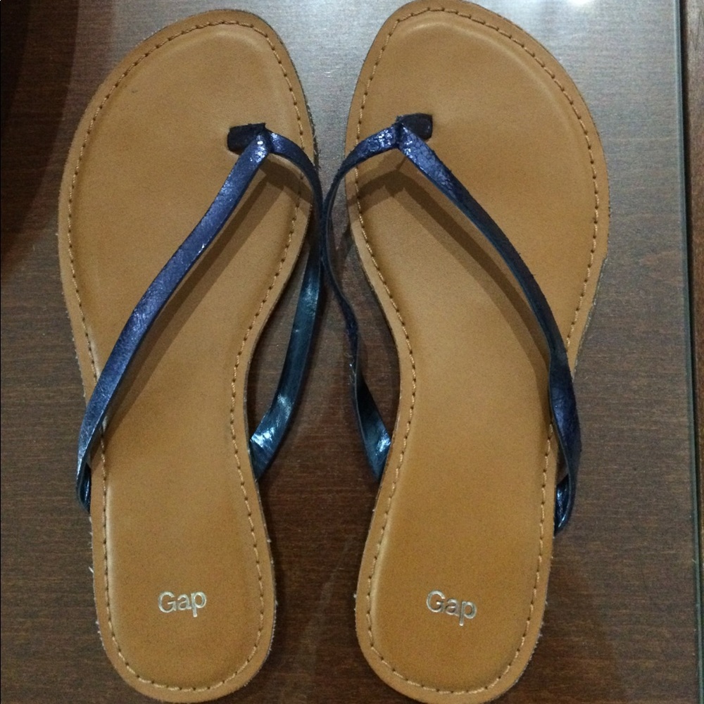 Amazing Gap leather blue metallic flip flops!!
