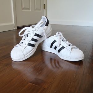 Adidas superstars