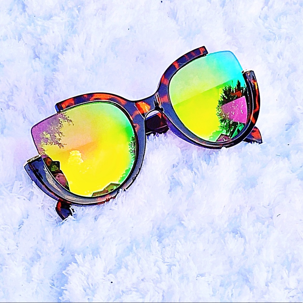 "Amelia" Oversized ¾ Cut Frame Cat eye Sunnies - Picture 2 of 3