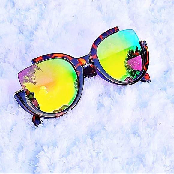 "Amelia" Oversized ¾ Cut Frame Cat eye Sunnies - Picture 2 of 3