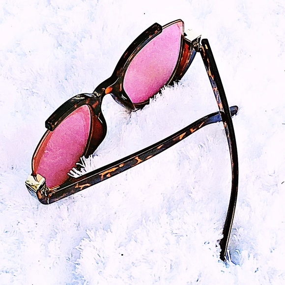 "Amelia" Oversized ¾ Cut Frame Cat eye Sunnies - Picture 3 of 3
