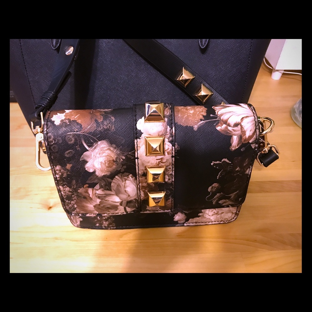 Steve Madden rock-studded crossbody!