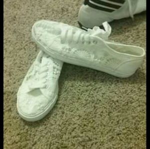 Lace size eight shoes.