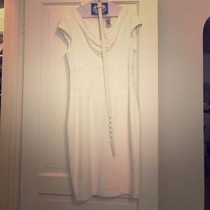 White Cache dress with belt