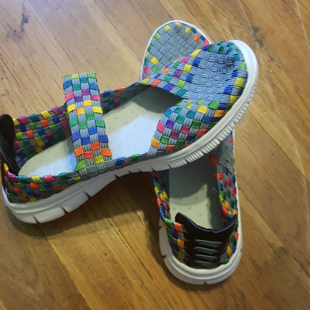 NWOT awesome summer woven shoes,