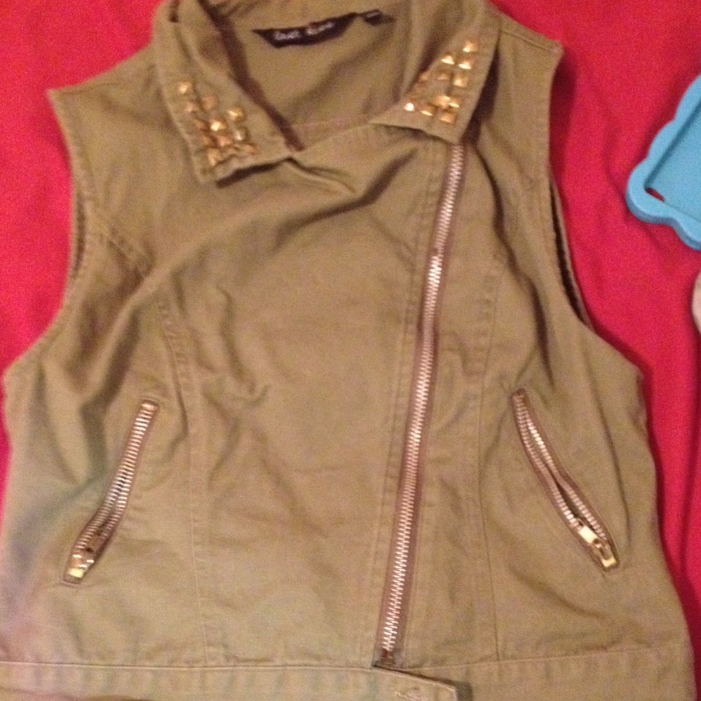 Vest.