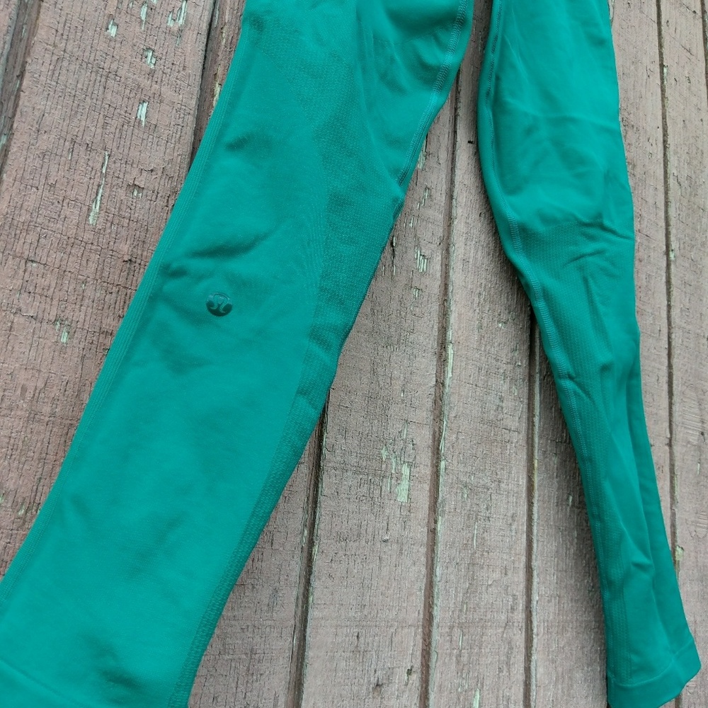 Lululemon zone in tights - Picture 2 of 5