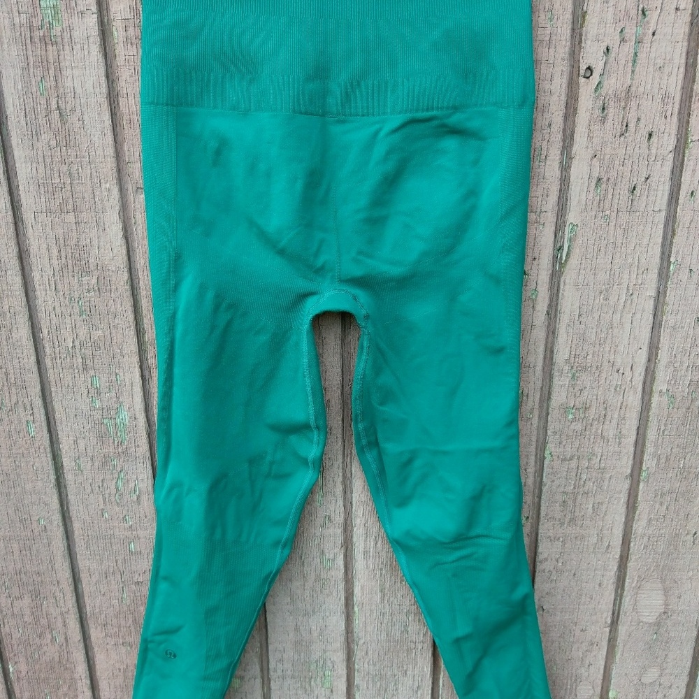 Lululemon zone in tights - Picture 1 of 5