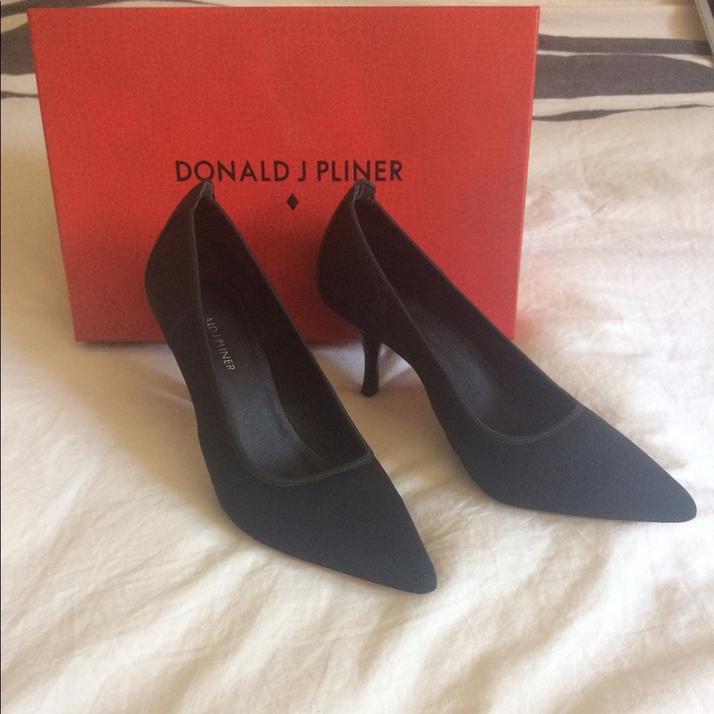 Donald J Pliner Black Pumps