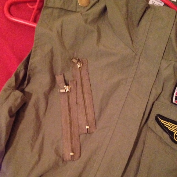 Long Vest. - Picture 2 of 4