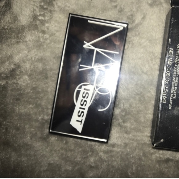 Nars Cheek Palette 😊 - Picture 2 of 4