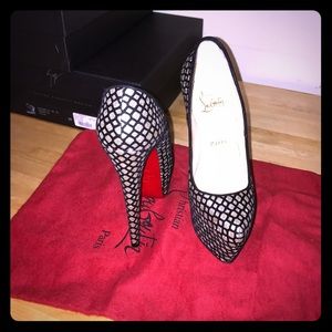 Christian Louboutin 160 daffodils