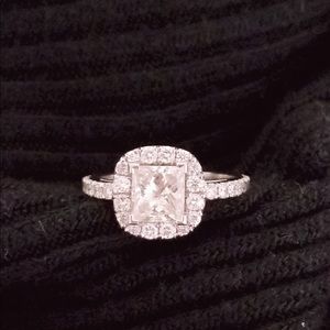 Diamond halo ring authentic diamonds 2.26 Kt