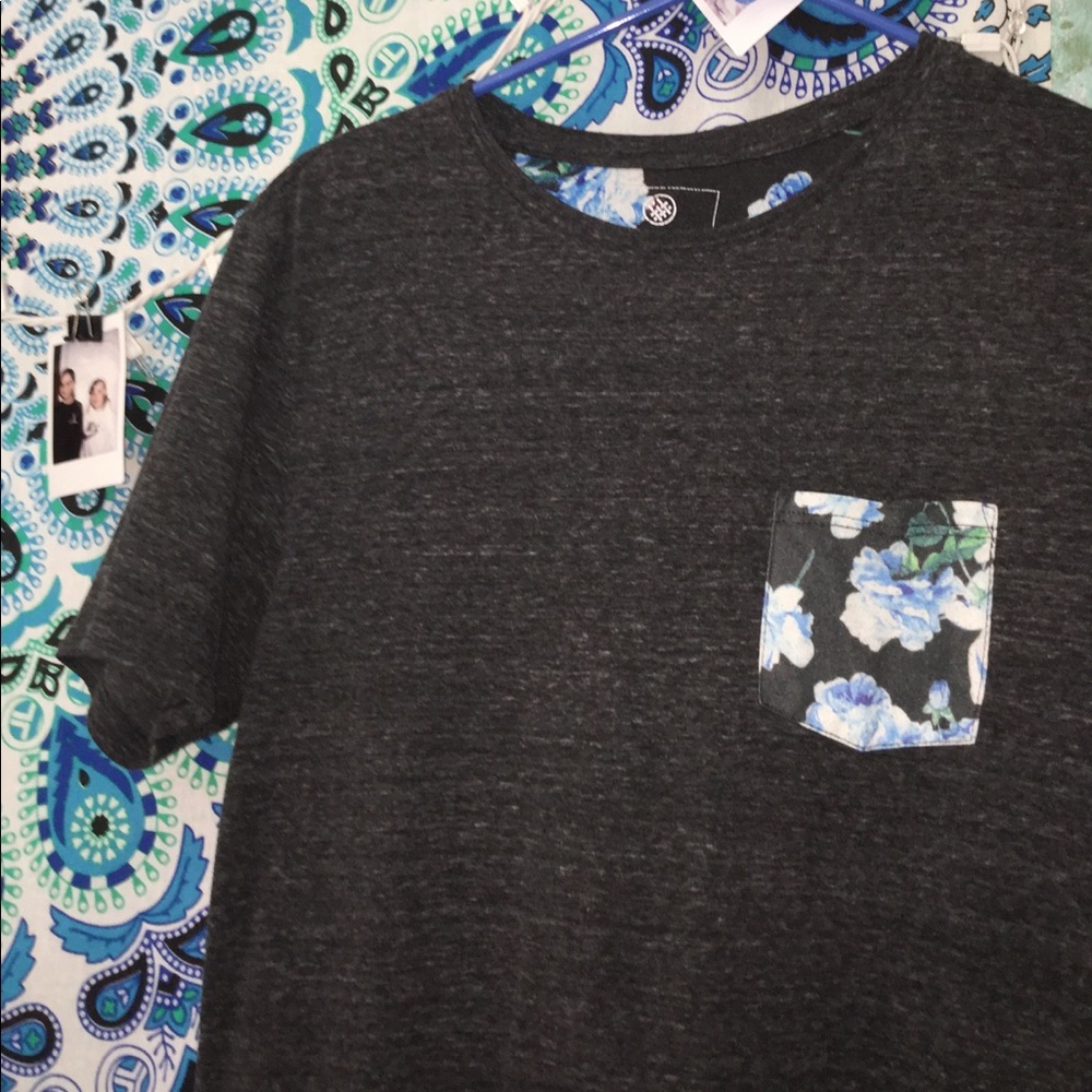 🌺flower pocket tee🌺