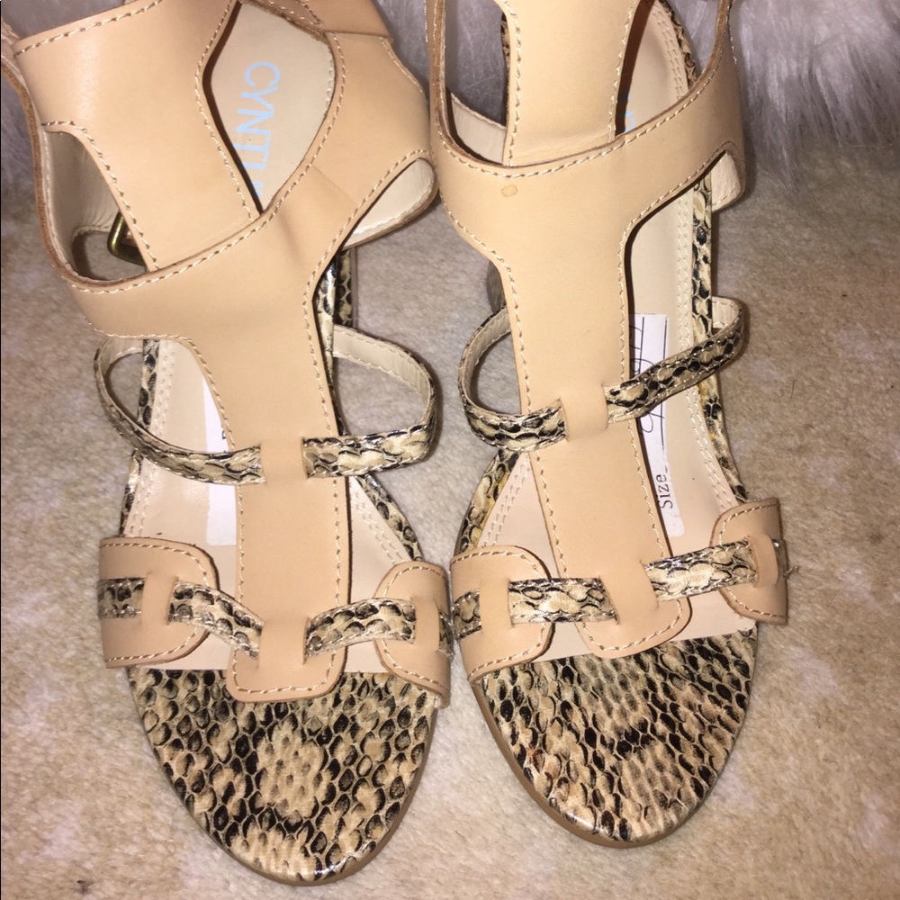 Cynthia Rowley fabulous chunky heels 👠 Size 9