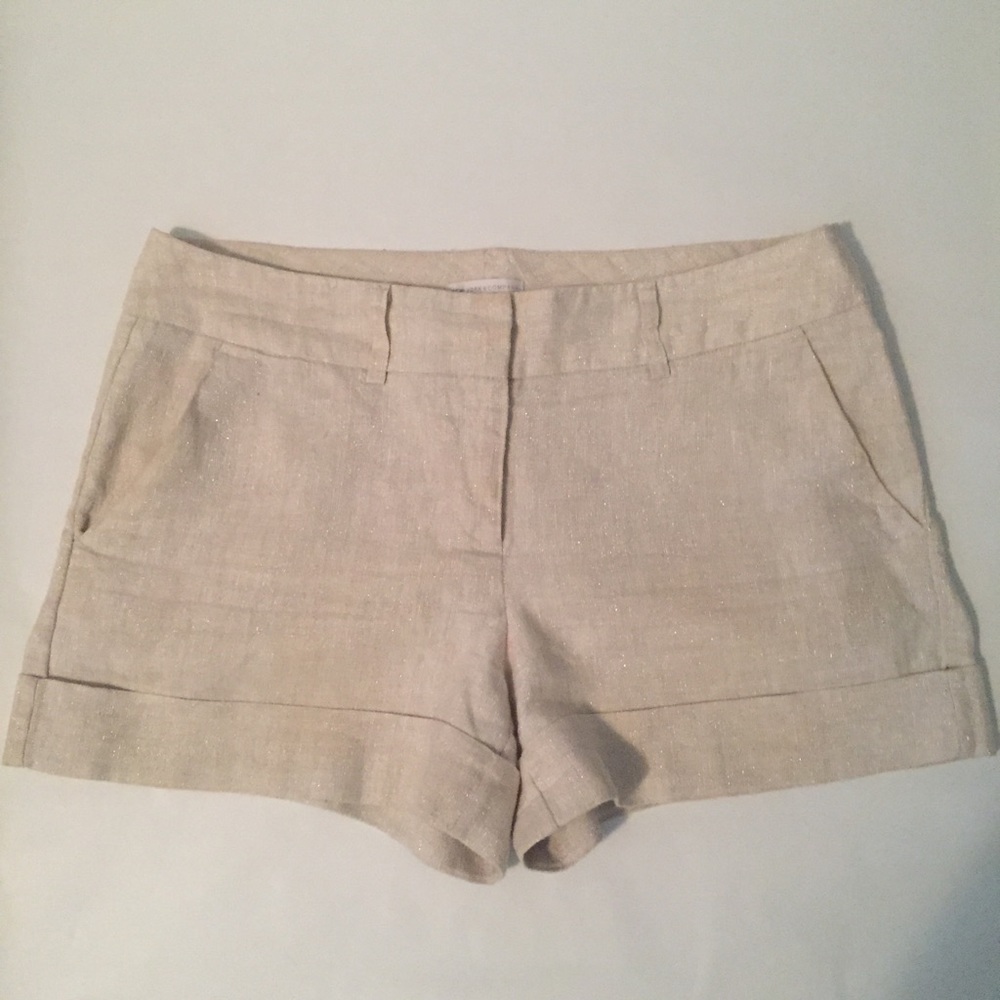 Linen shorts with gold thread and every detail!