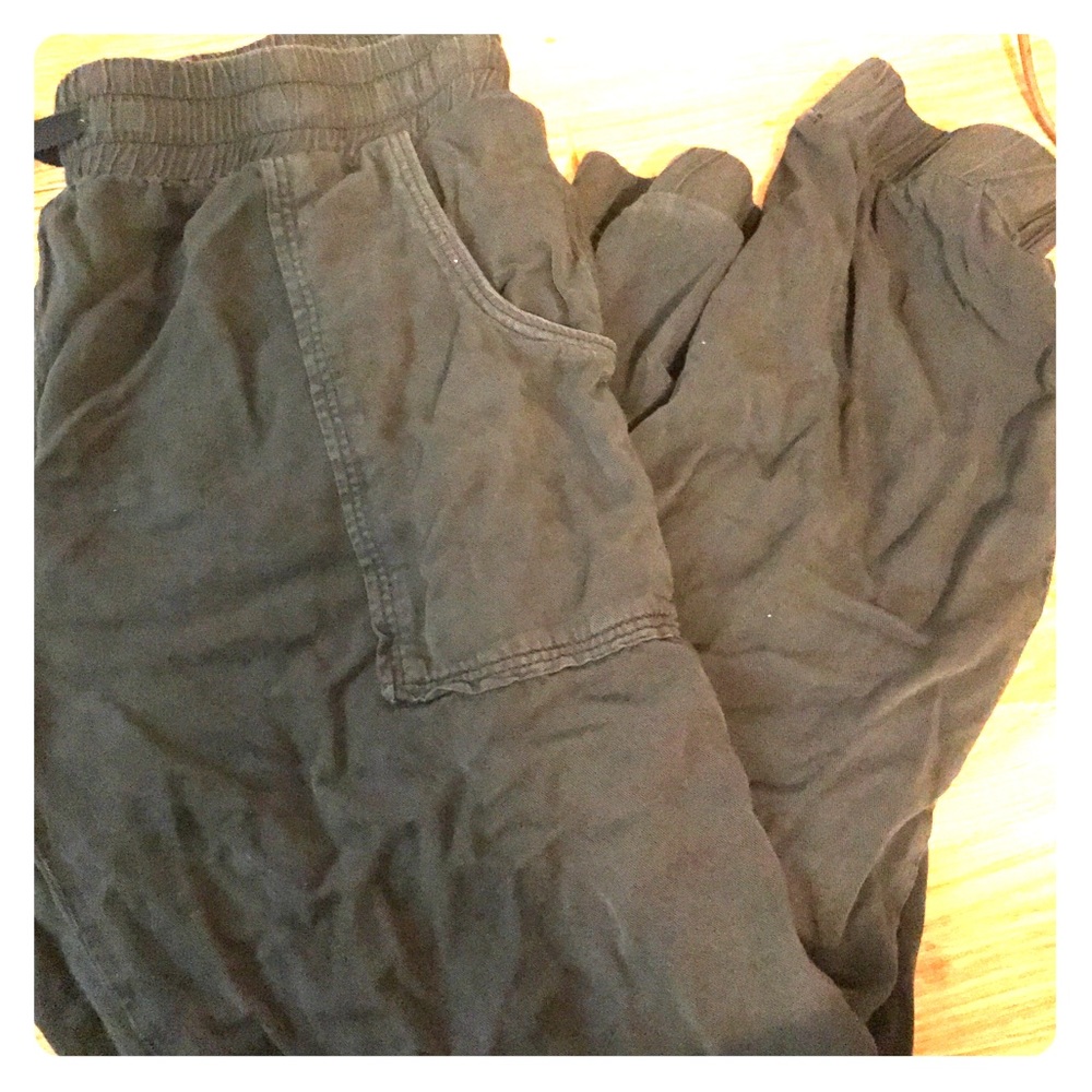 Medium black wash skinny AE pant