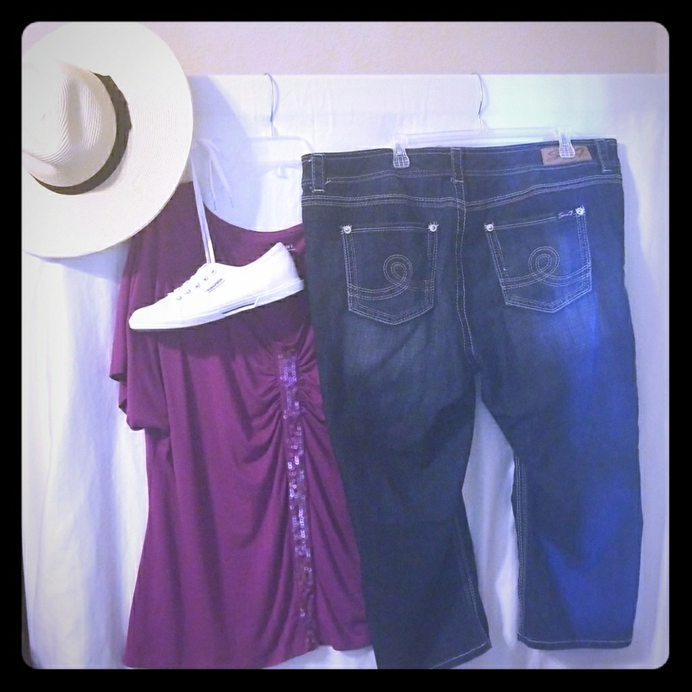 Seven7  brand denim crops, size 20