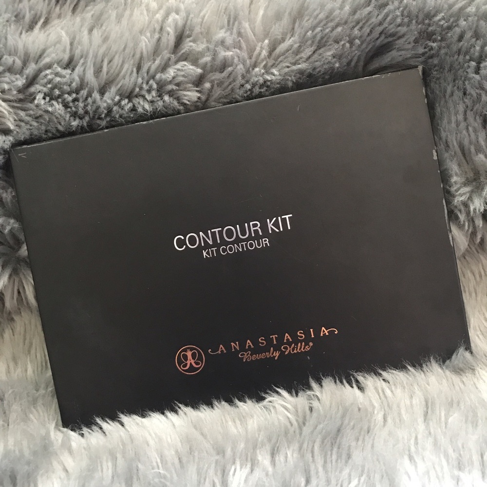 Anastasia Contour Kit in Light to Medium