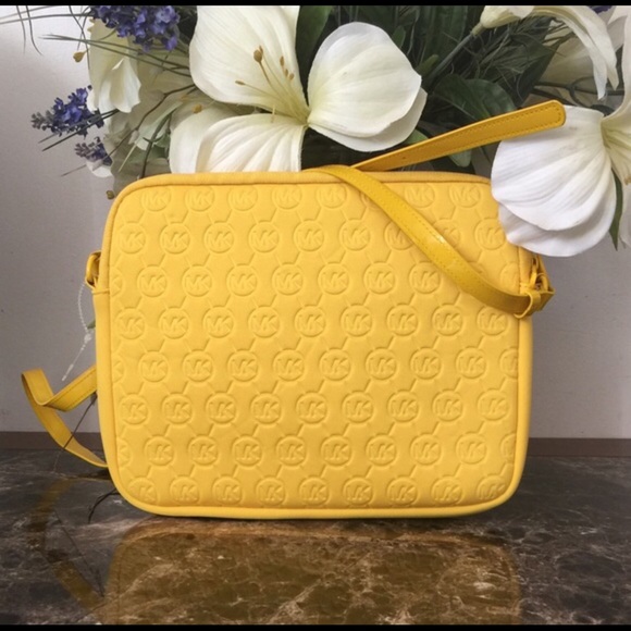 Michael Kors Handbags - 🌼NEW🌼Michael Kors IPAD AIR 1 & 2 Crossbody Bag