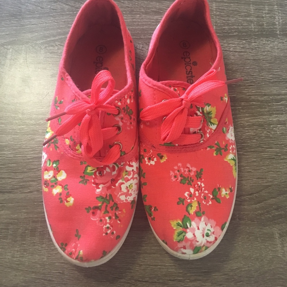 Floral coral shoes
