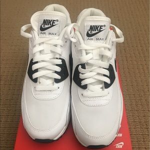 Nike Air Max 90 Essential 👟