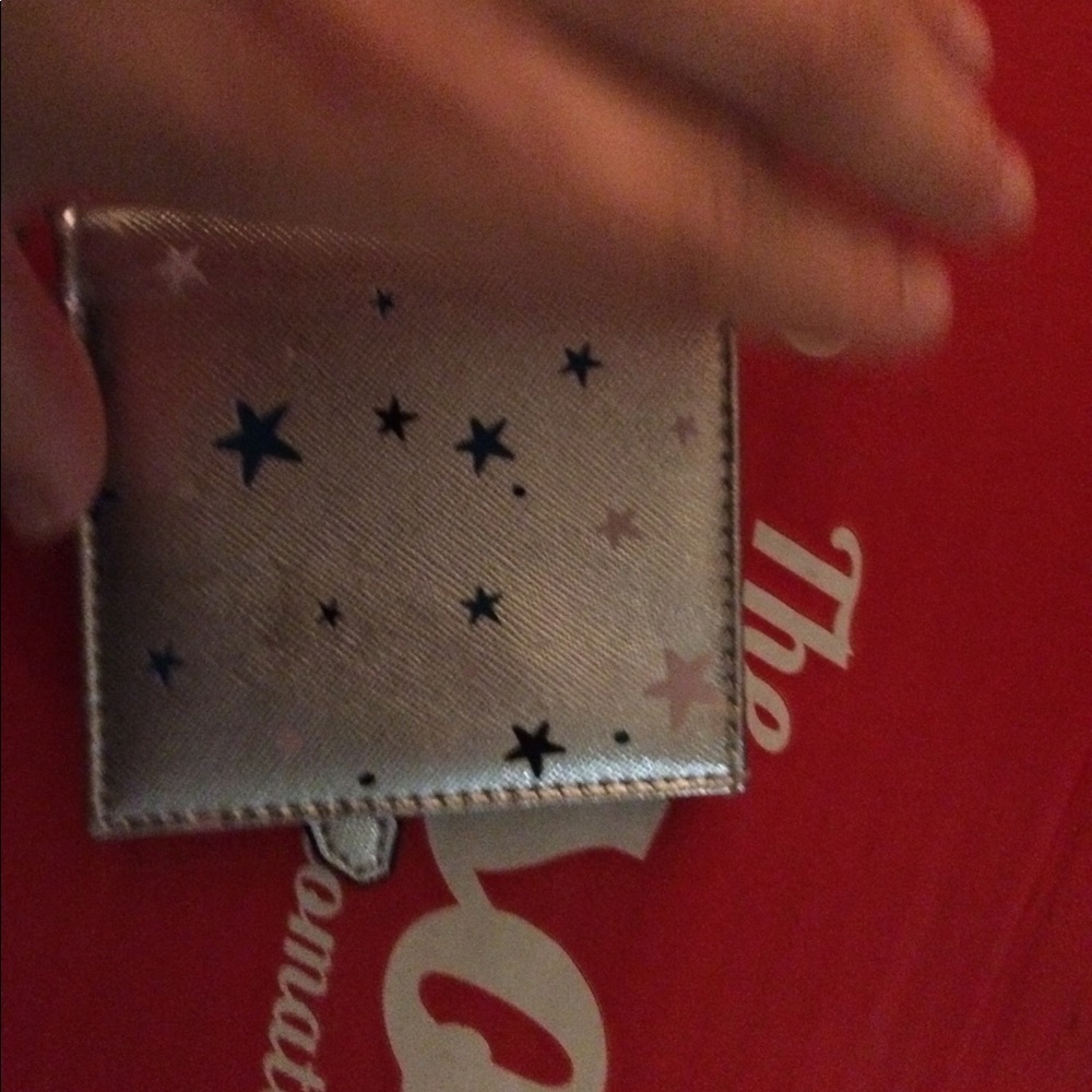 Small star wallet