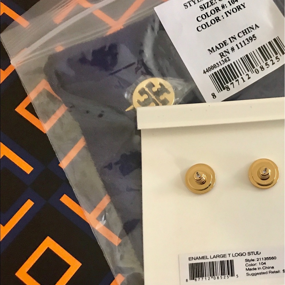 ❤️💕Tory Burch Enamel Logo Stud - Picture 4 of 4