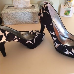 Davids bridal size 11 floral peep toe heel