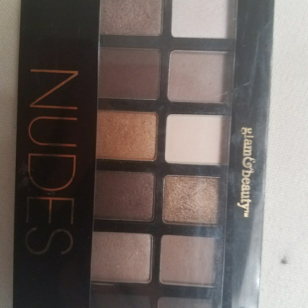 Glam and Beauty Nudes palette