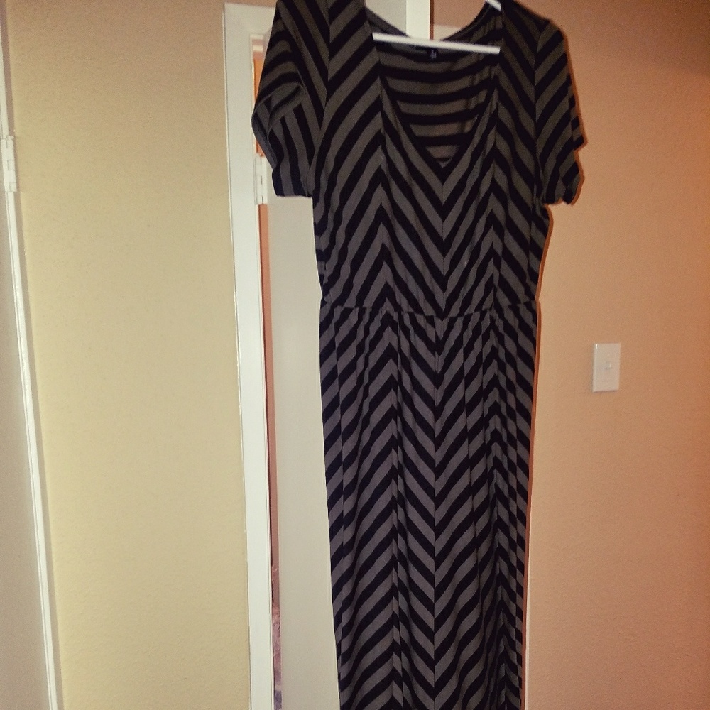 Torrid size 1 maxi dress