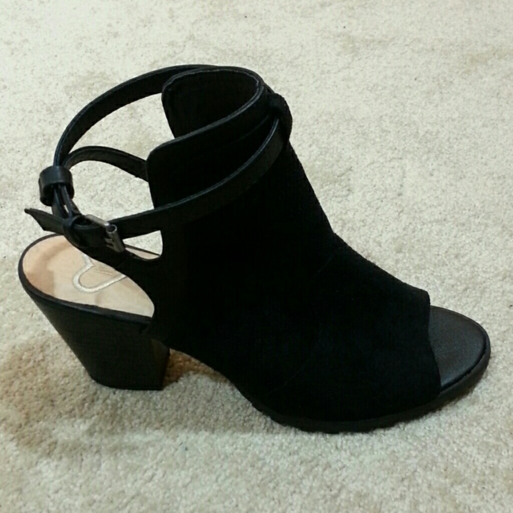 Madeline Western Pumps. NWOT