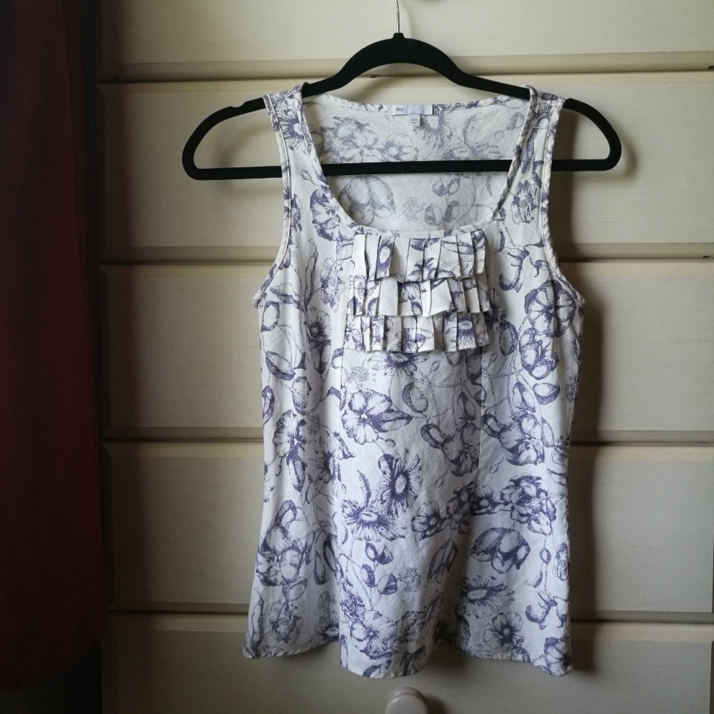 *SOLD*Lovely floral GAP top