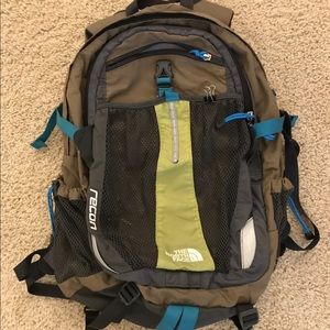 North Face Woman's Recon backpack
