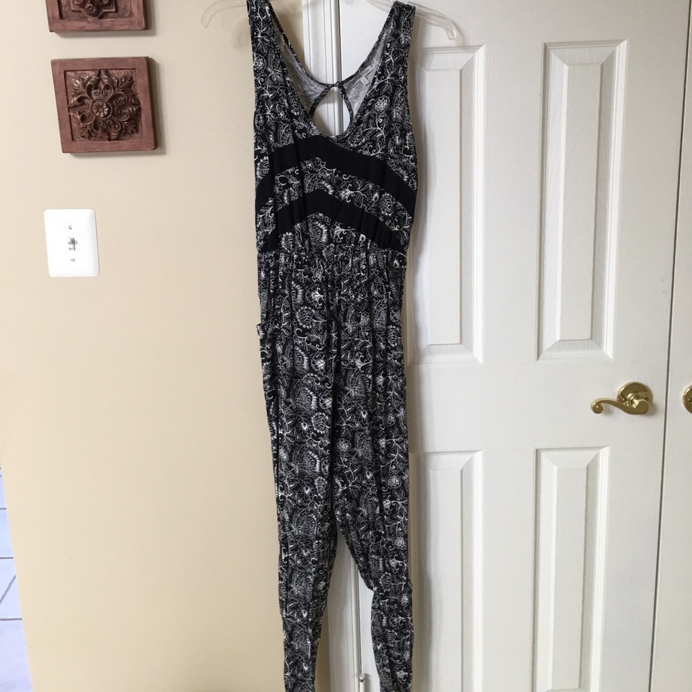 CHARLOTTE RUSSE JUMPSUIT