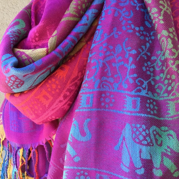 ⬇️ Reduced ⬇️NWOT Vibrant Hand Woven Scarf/Sarong! - Picture 2 of 5