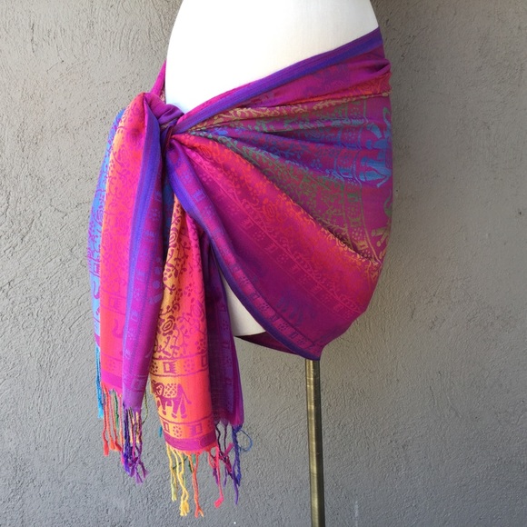 ⬇️ Reduced ⬇️NWOT Vibrant Hand Woven Scarf/Sarong! - Picture 3 of 5