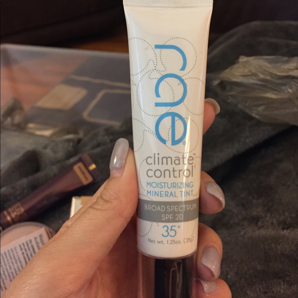 Rae mineral tint