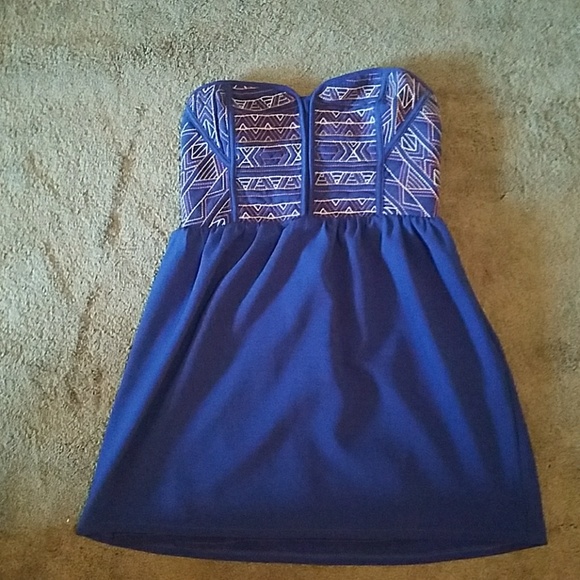 Sweetheart neck line, strapless - Picture 1 of 1