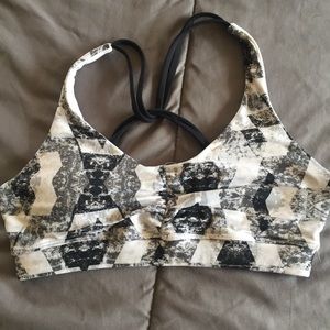 Sports bra with cross back